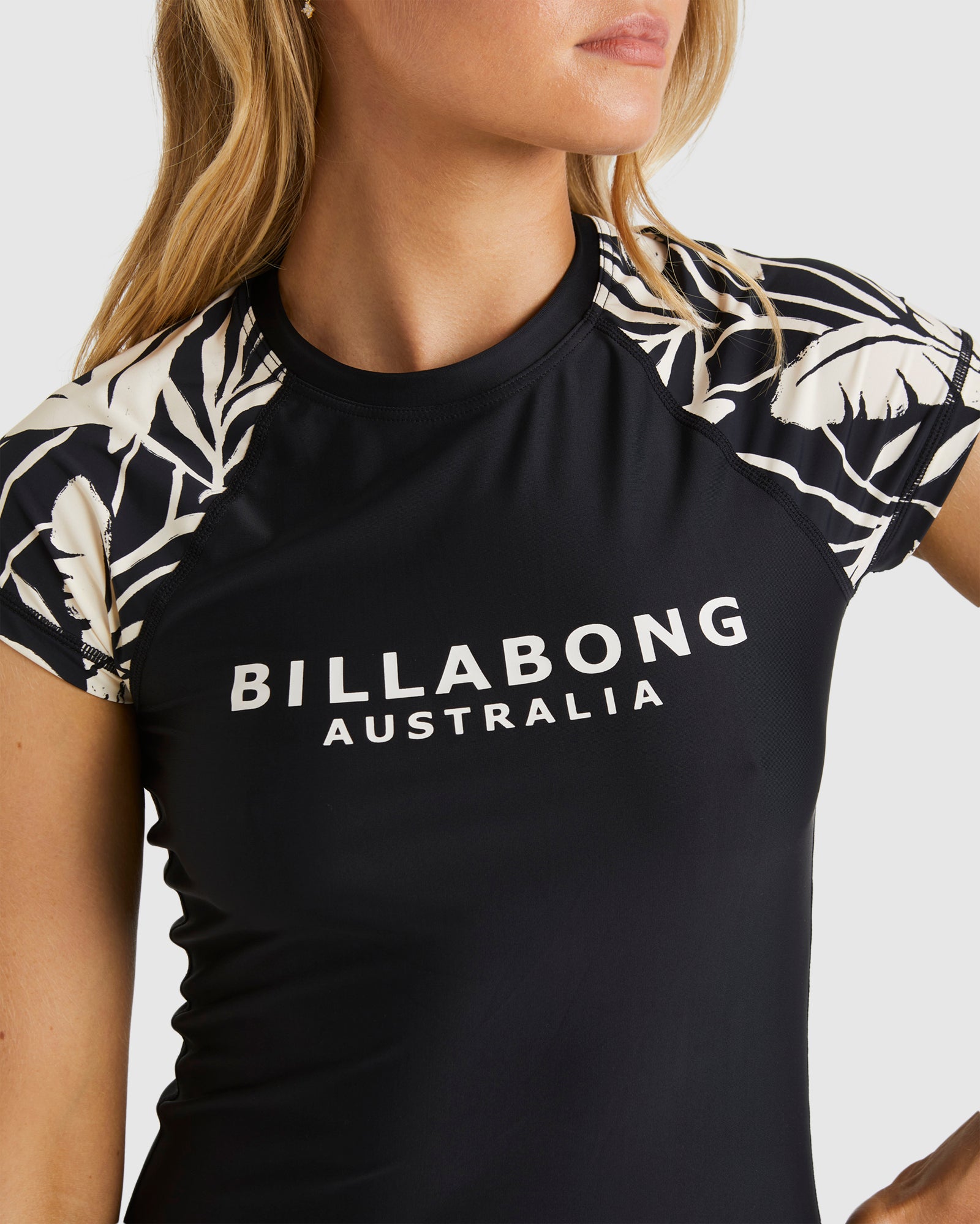 Womens The Coast Is Calling Wahine Rash Vest