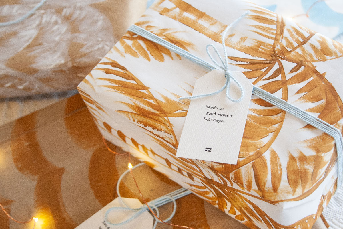 DIY ECO-CONSCIOUS BEACHY GIFT WRAP & FREE PRINTABLE GIFT TAGS