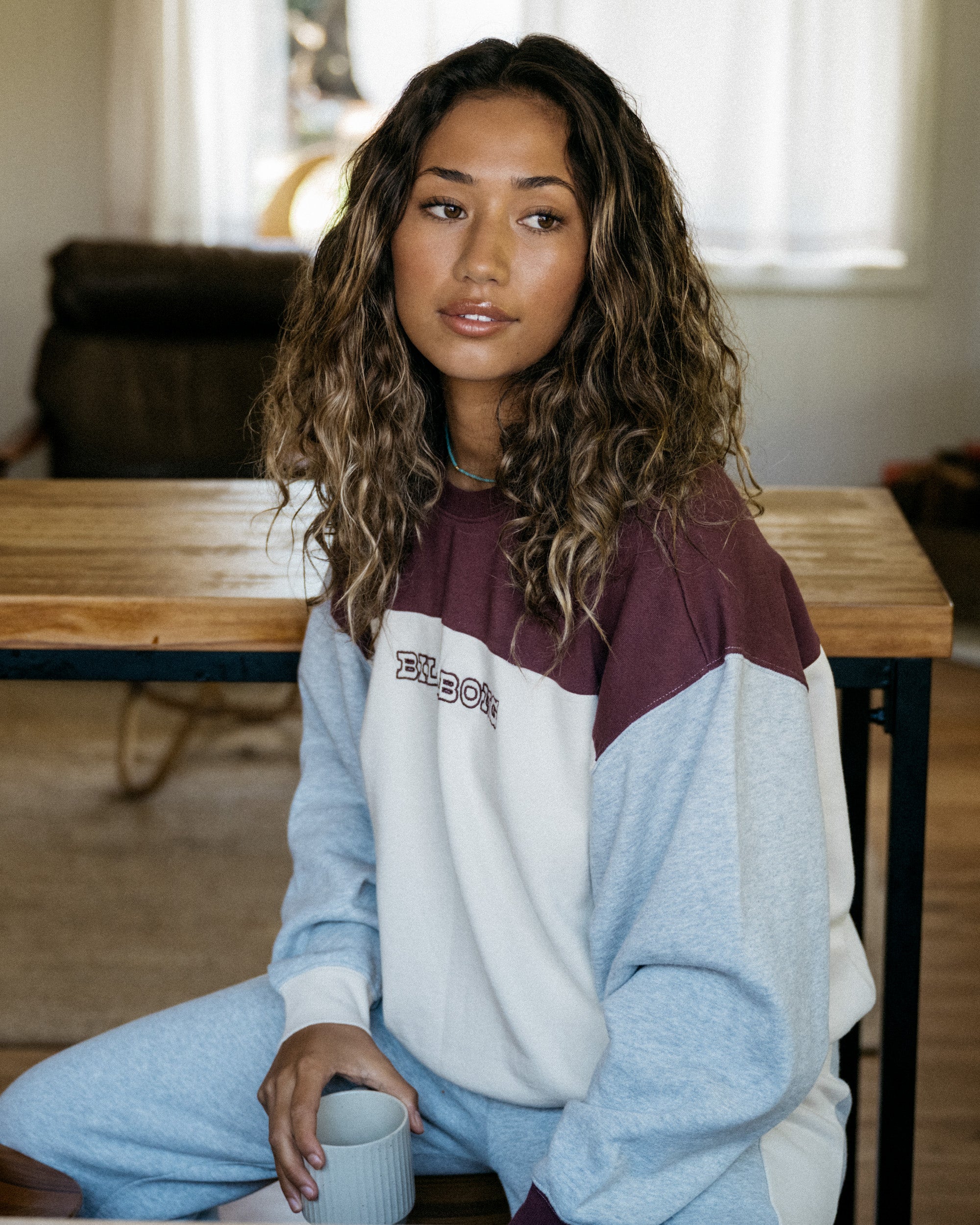 Dainty プルオーバー Womens Get It Kendal Crew Neck – Pinot – Billabong AU